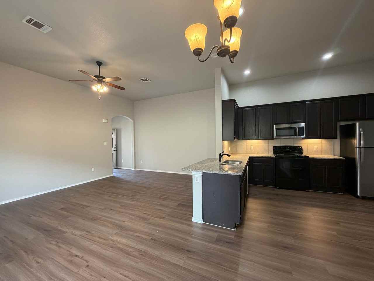 1129 Stanley Way - Photo 5 of 19
