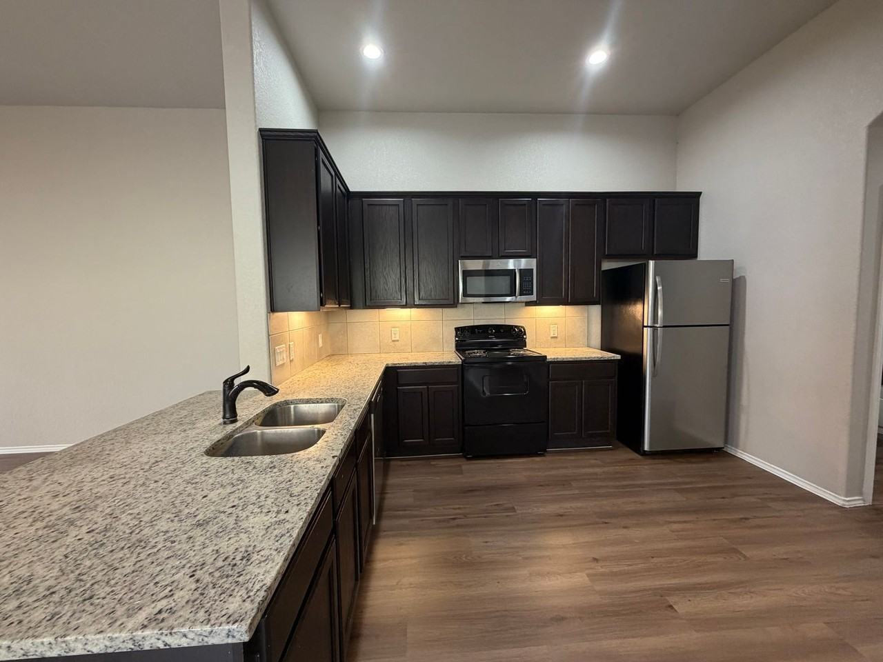 1129 Stanley Way - Photo 6 of 19
