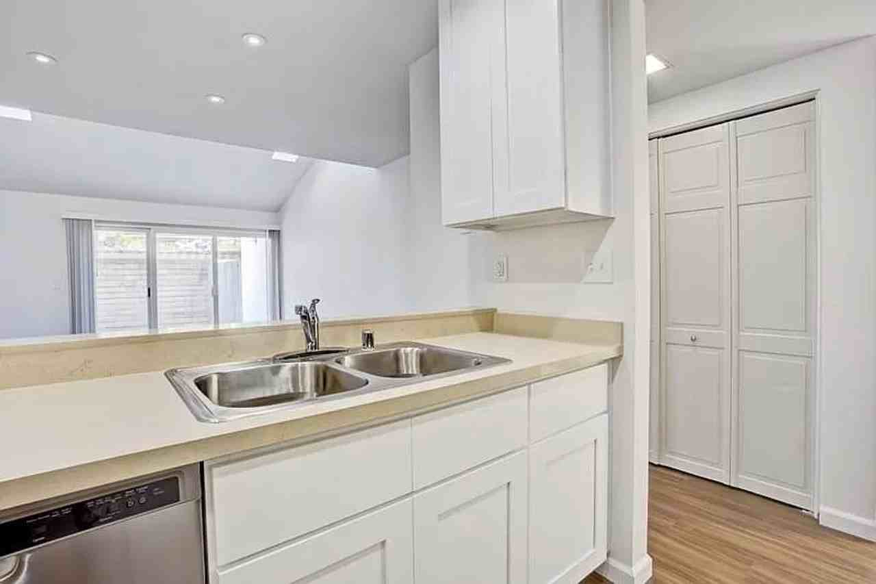 415 W Gutierrez St #8 - Photo 4 of 12