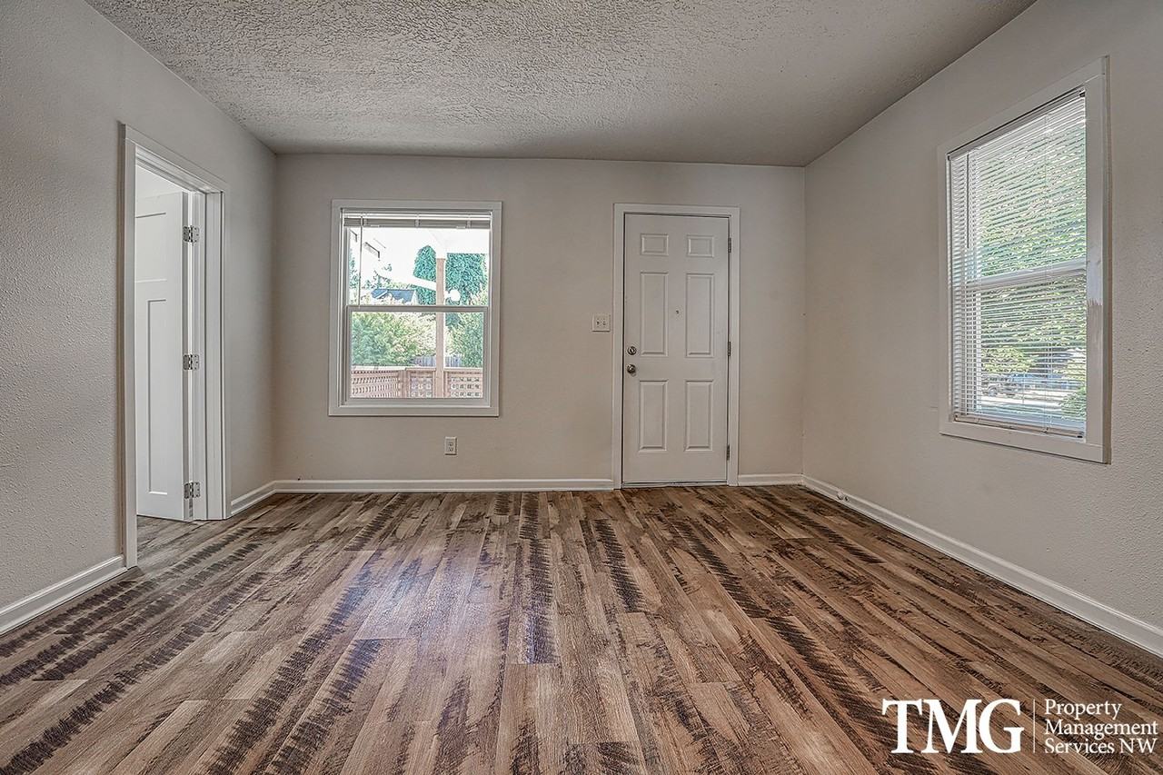 2500 Harney St - Photo 2 of 26