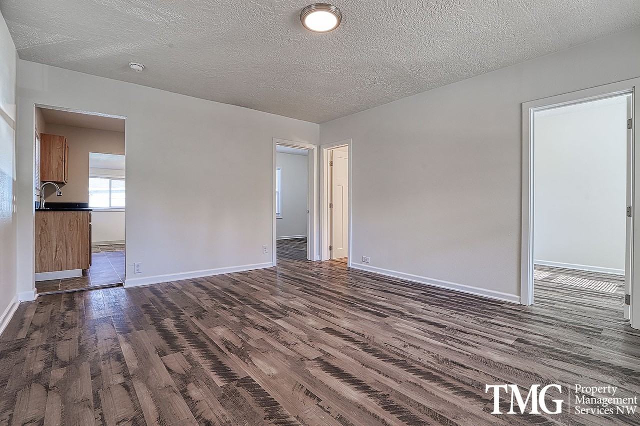 2500 Harney St - Photo 3 of 26