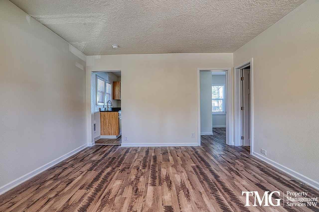 2500 Harney St - Photo 5 of 26