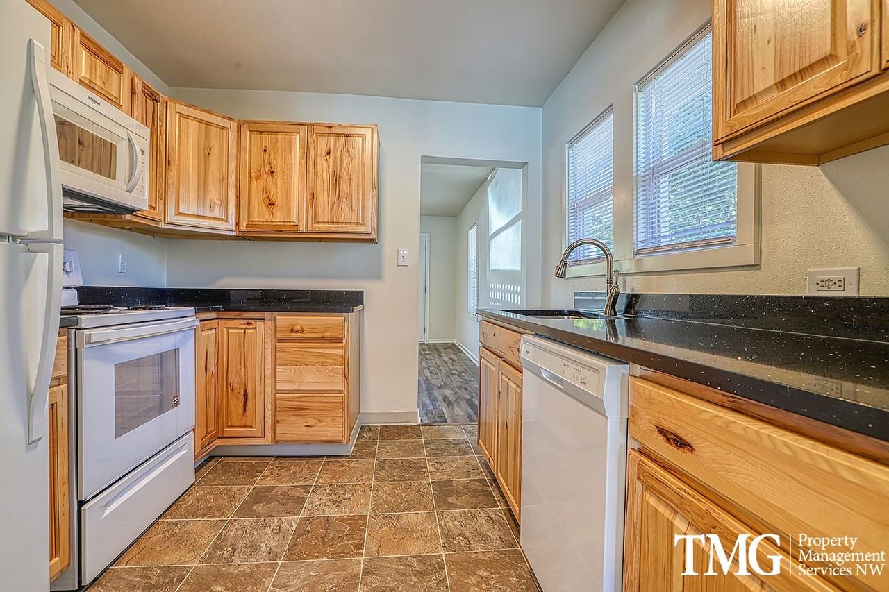 2500 Harney St - Photo 6 of 26