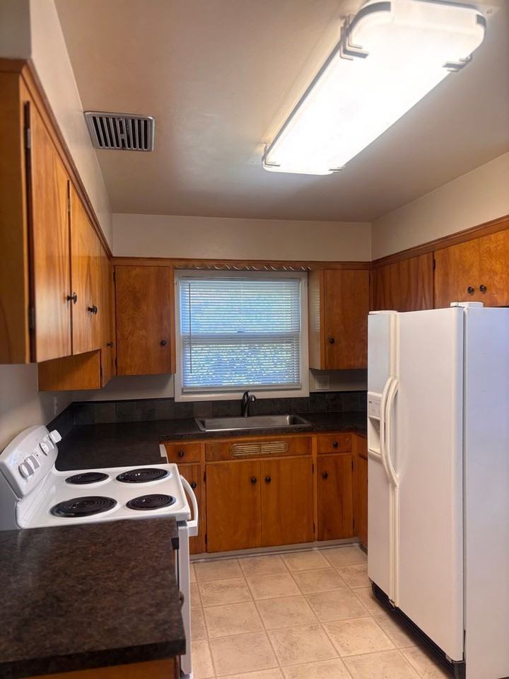 9851 Se 43rd Ave - Photo 5 of 14