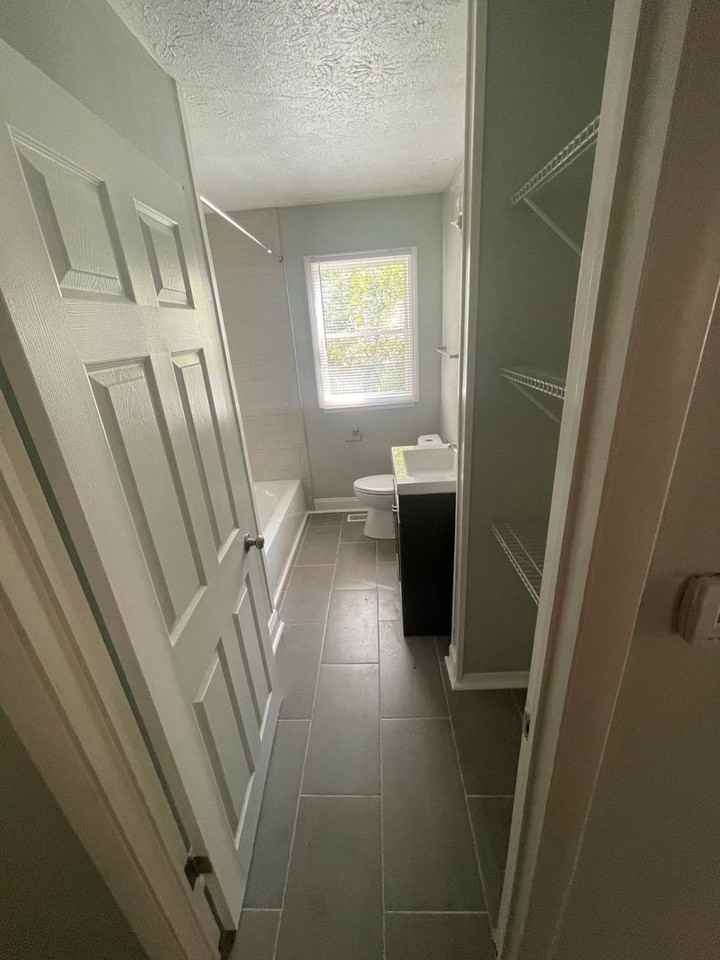 1230 W 18th St - Photo 3 of 11