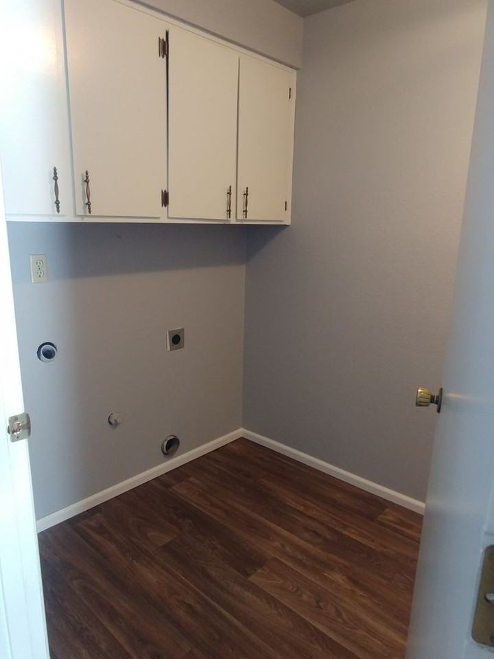 323 S 40th Pl - Photo 4 of 14