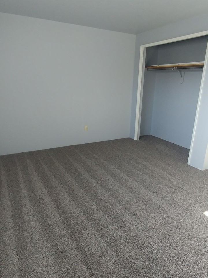 323 S 40th Pl - Photo 5 of 14