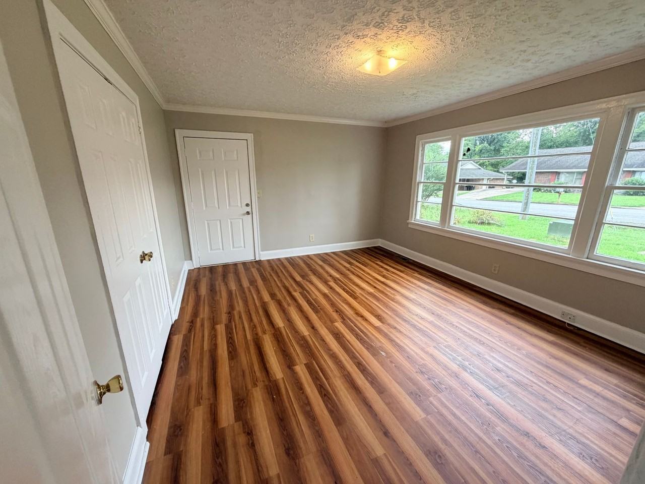 136 Williamson St Sw - Photo 3 of 15