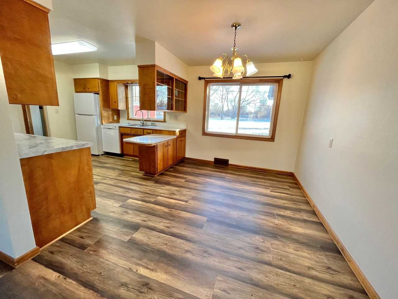 4909 E Linden Ln - Photo 5 of 40
