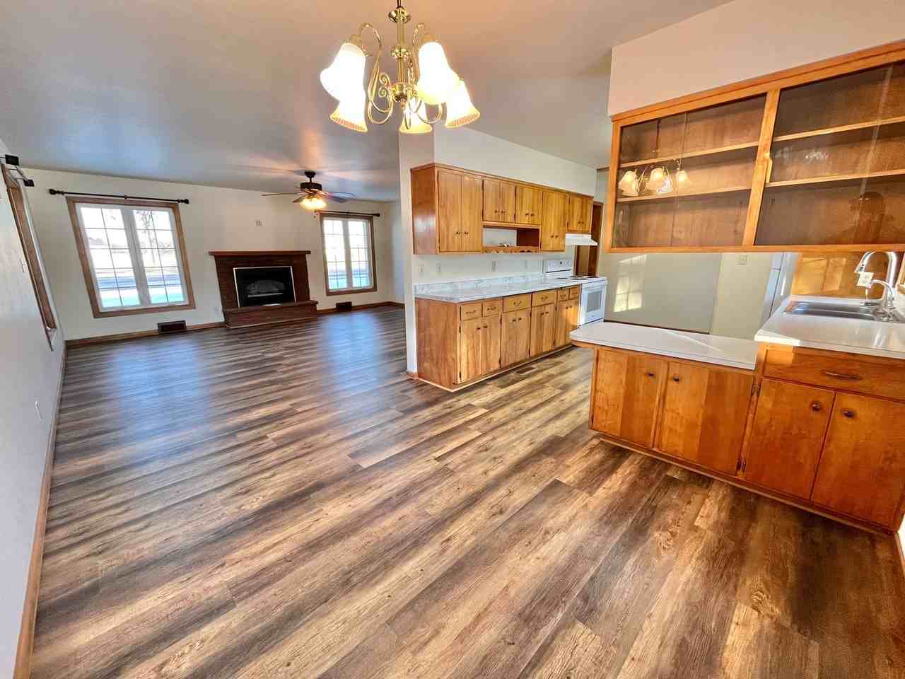 4909 E Linden Ln - Photo 7 of 40