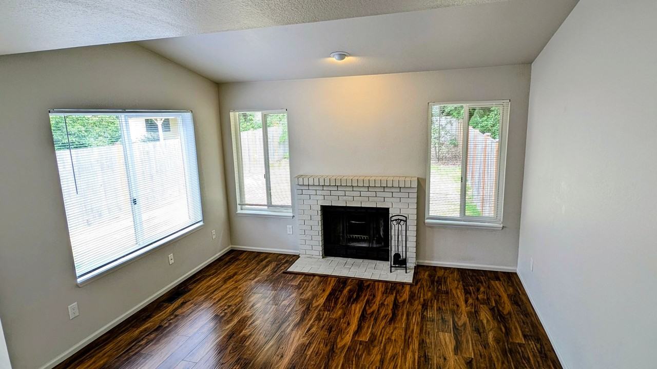 2209 164th Pl Se - Photo 3 of 21