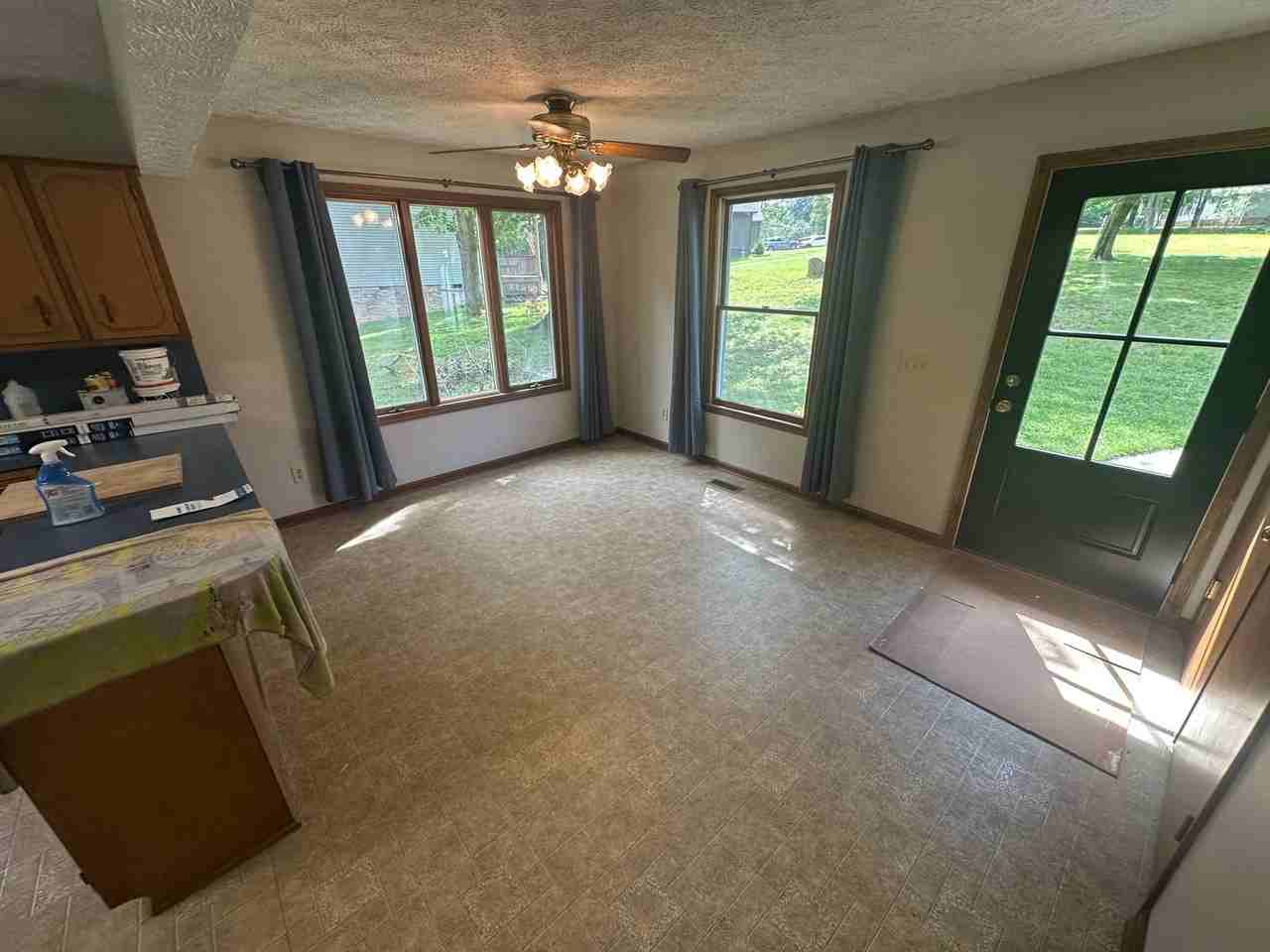 805 Pebble Cove Rd - Photo 2 of 12