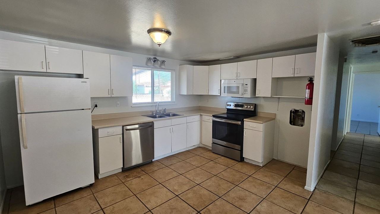1509 June St Ne - Photo 5 of 20