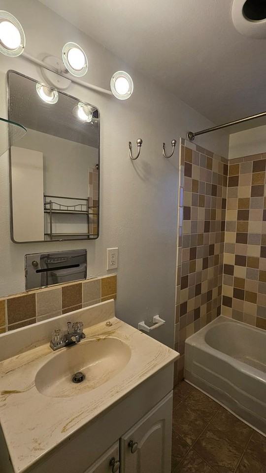 1509 June St Ne - Photo 6 of 20