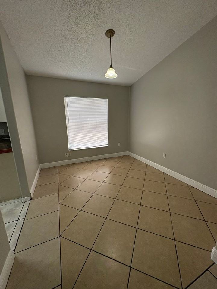 305 Colonade Ct - Photo 7 of 23
