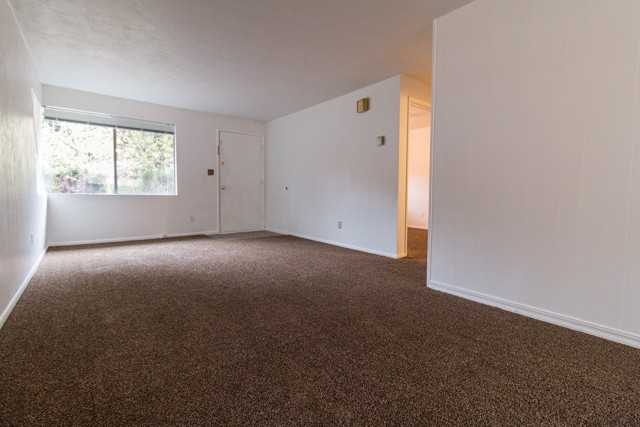 4020 Bell Ave - Photo 5 of 11
