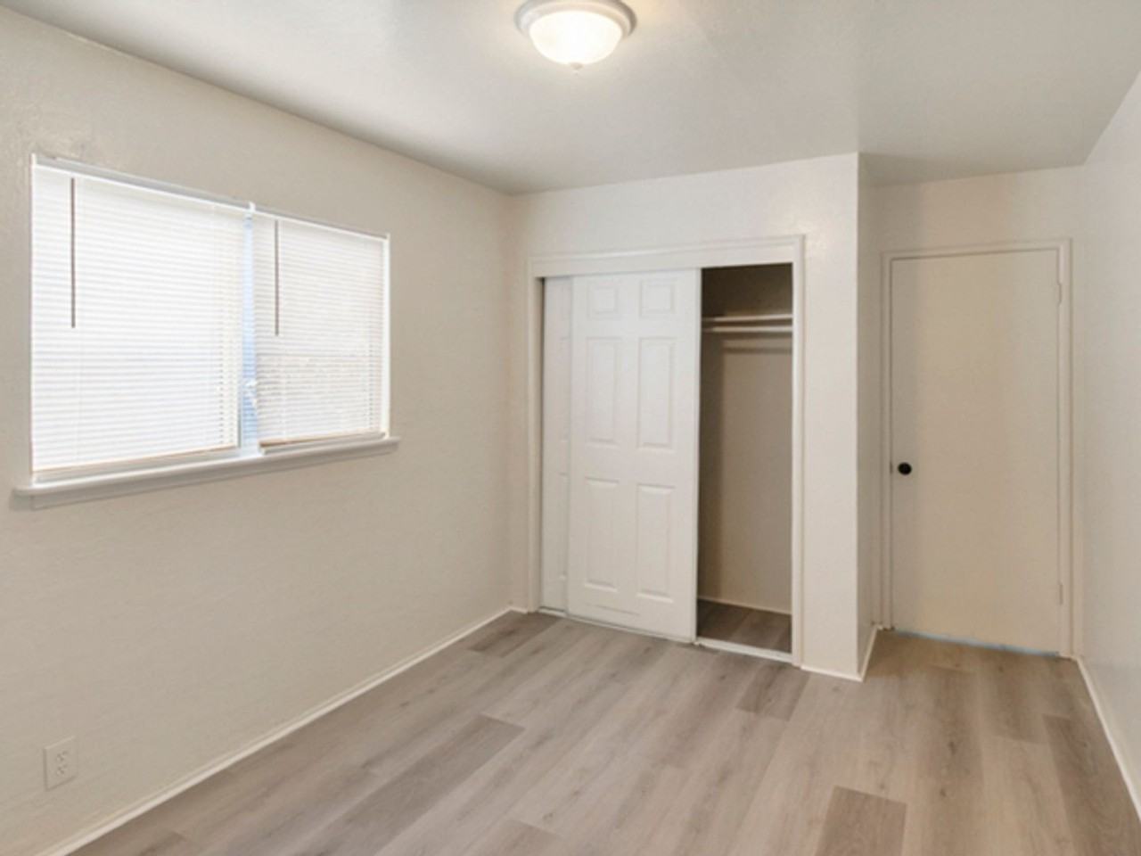 2137 104th Ave - Photo 5 of 11