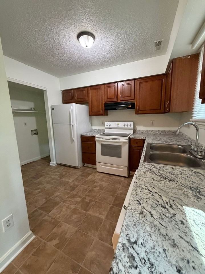 6126 Bent Tree Ct - Photo 6 of 10