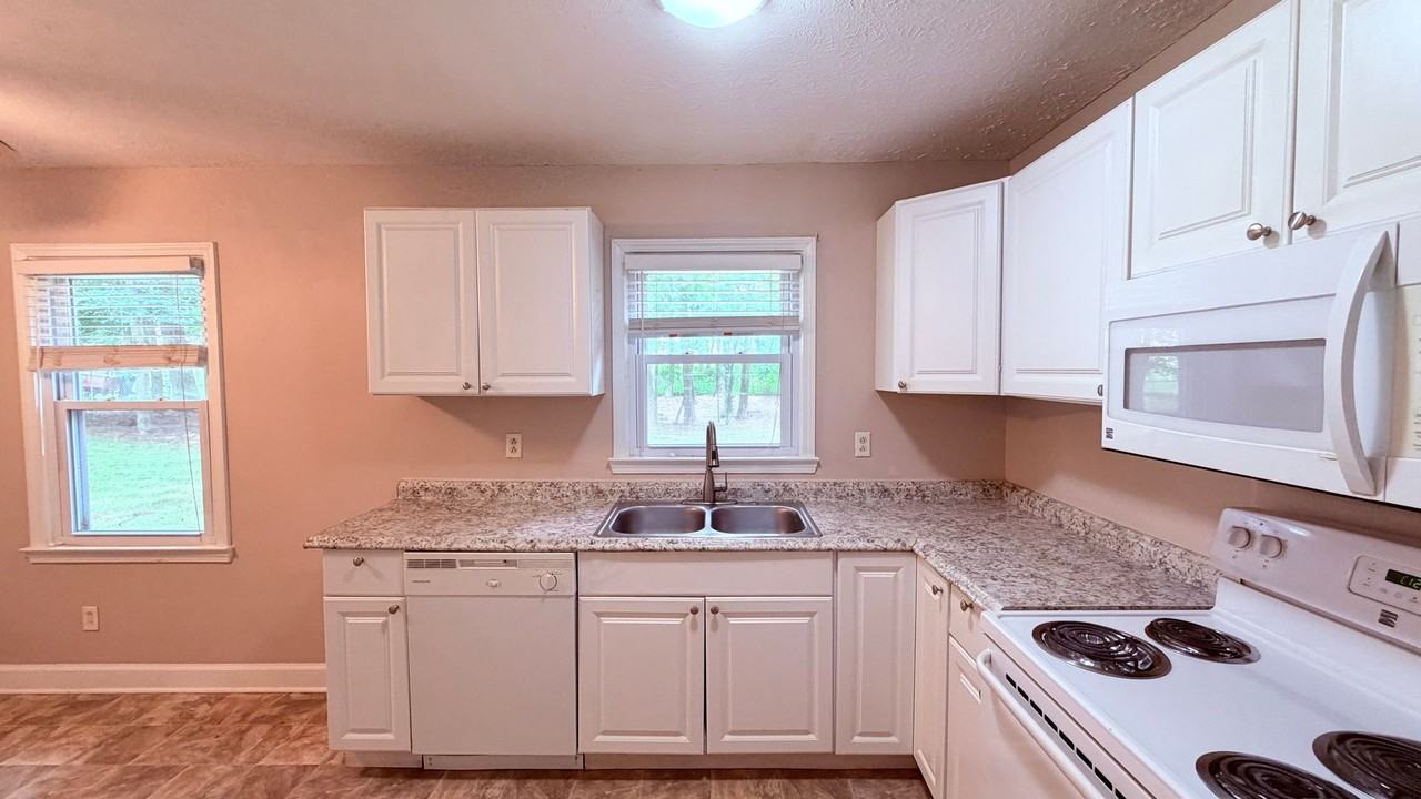 4431 Donegal Cir - Photo 3 of 21