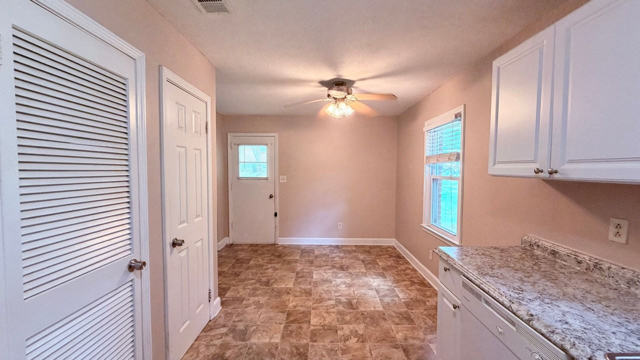 4431 Donegal Cir - Photo 4 of 21