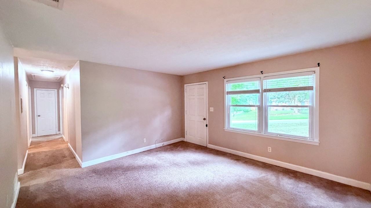 4431 Donegal Cir - Photo 7 of 21
