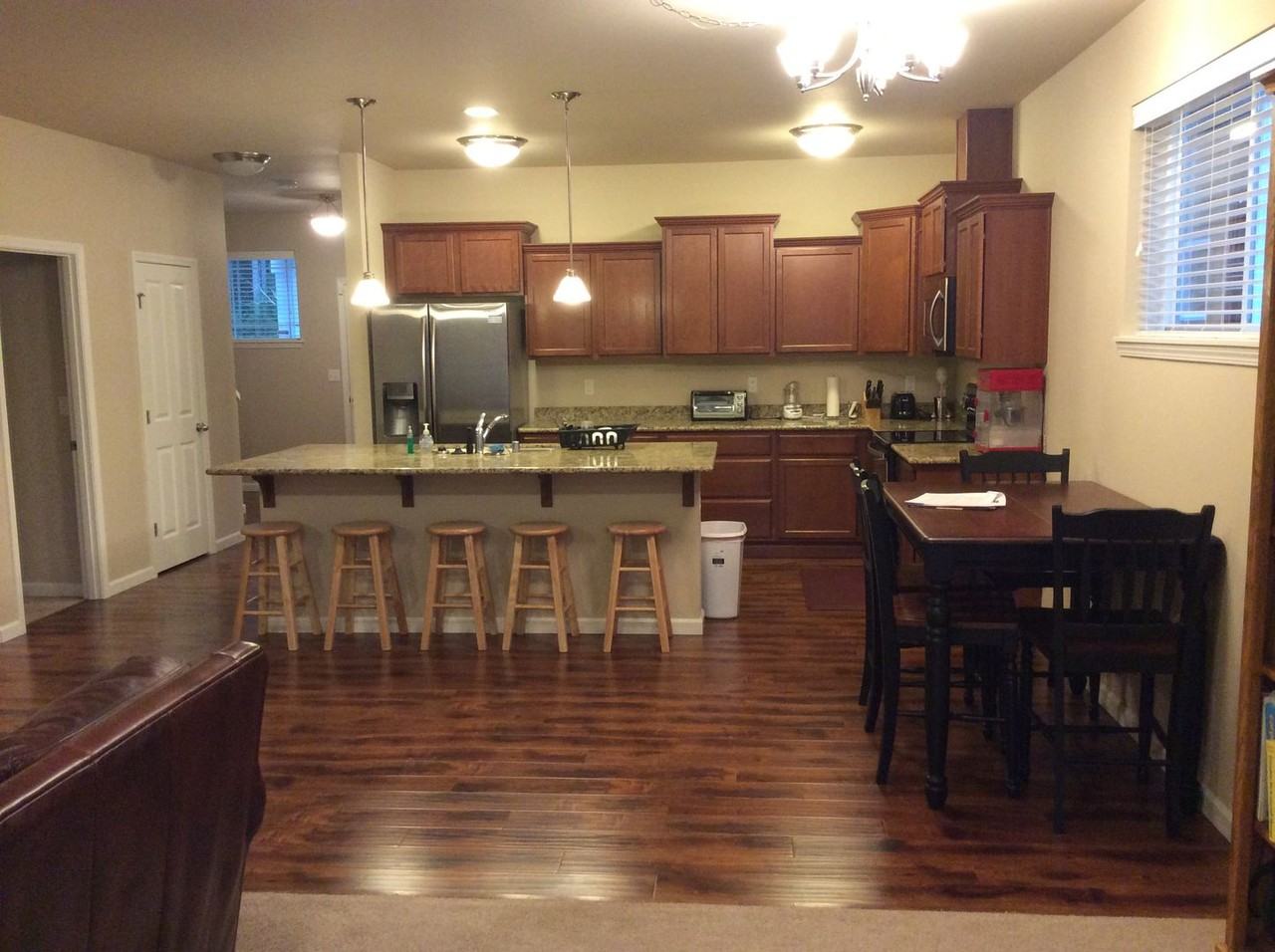 7613 Columbia Way Ne - Photo 3 of 5