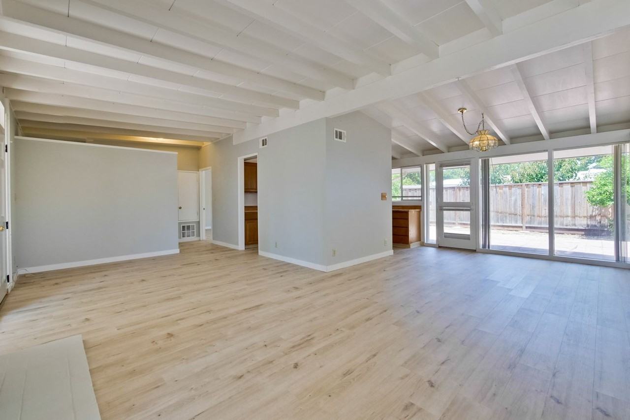 3049 Harding Ave - Photo 3 of 44