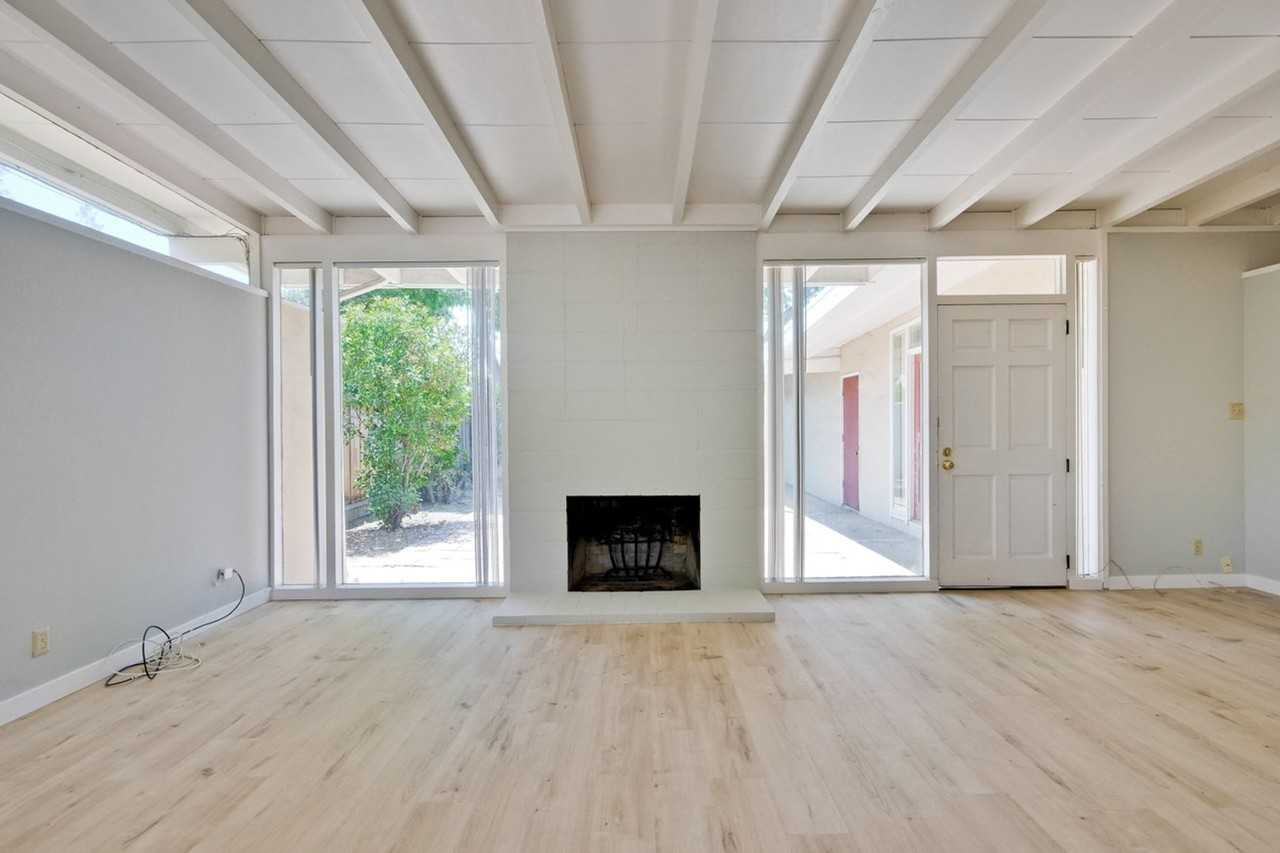 3049 Harding Ave - Photo 5 of 44