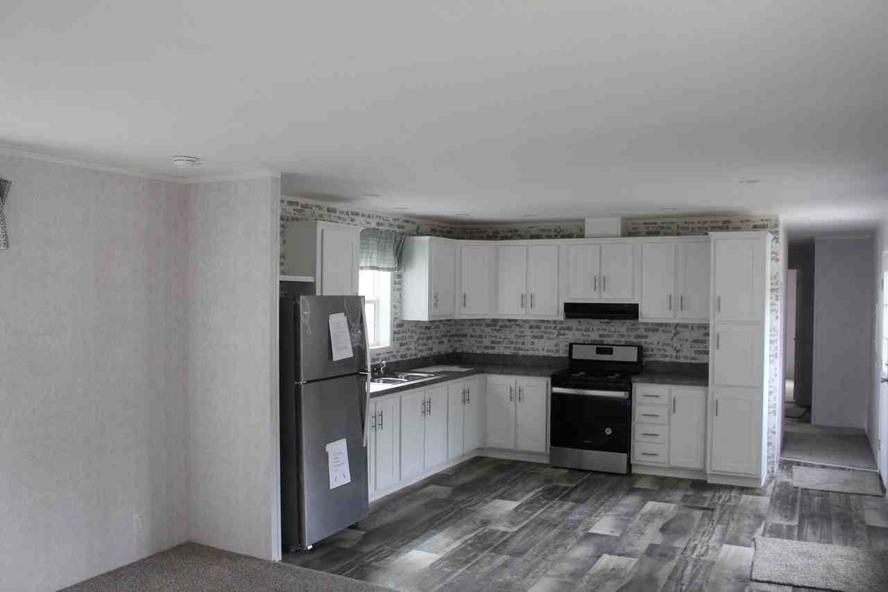 12806 Glen Brook Ct - Photo 3 of 9