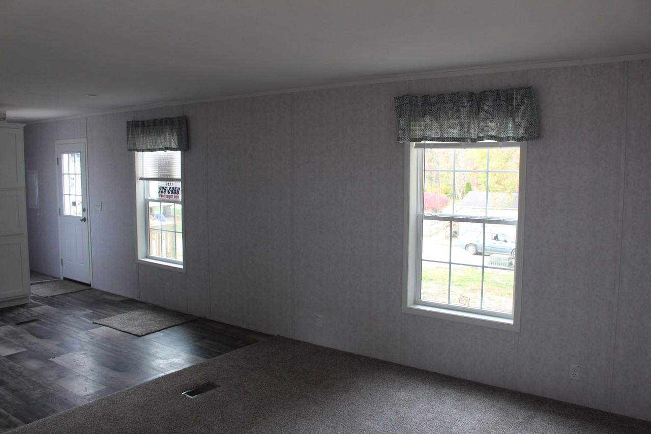 12806 Glen Brook Ct - Photo 4 of 9
