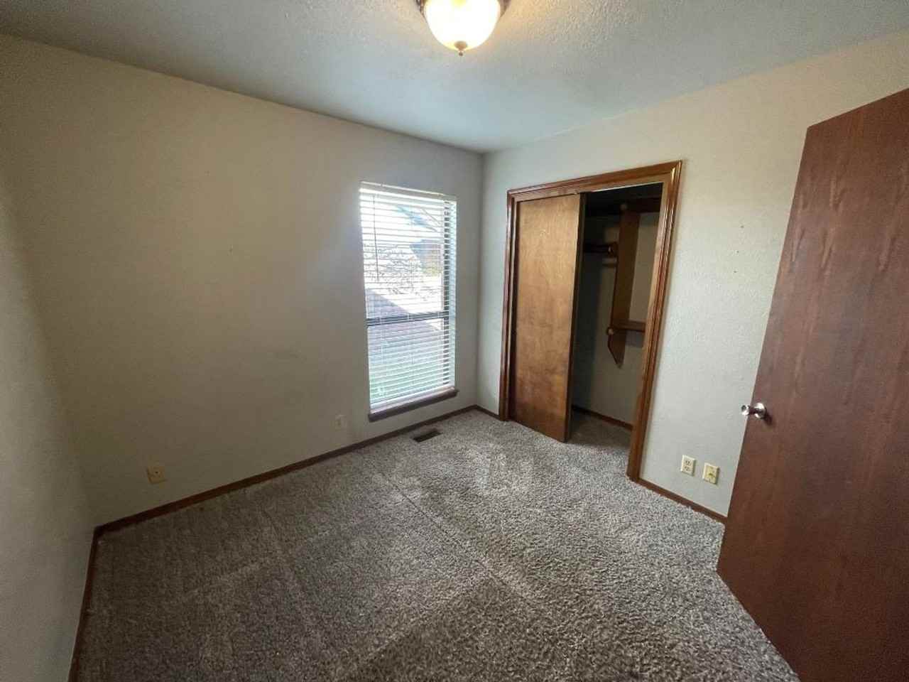 221 Skylark Ct - Photo 6 of 13
