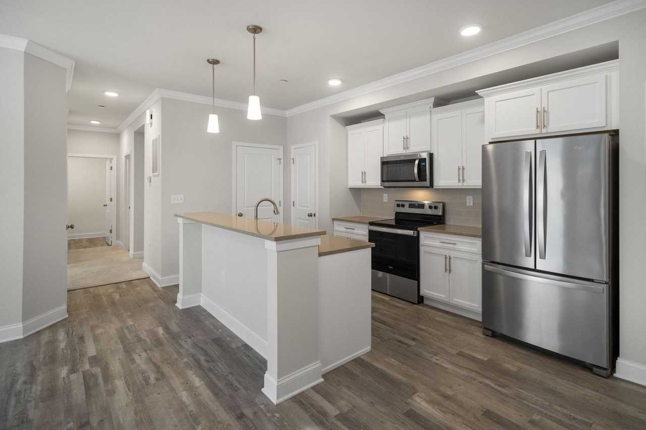 106 W Creek Ln - Photo 2 of 24
