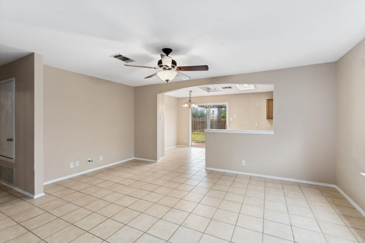 107 Mccarthur Dr - Photo 5 of 23