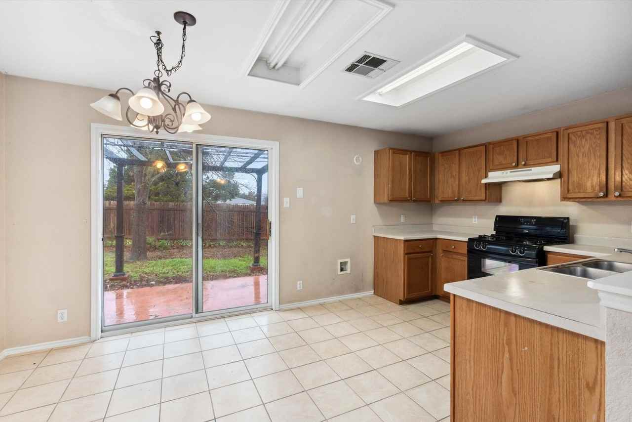 107 Mccarthur Dr - Photo 6 of 23