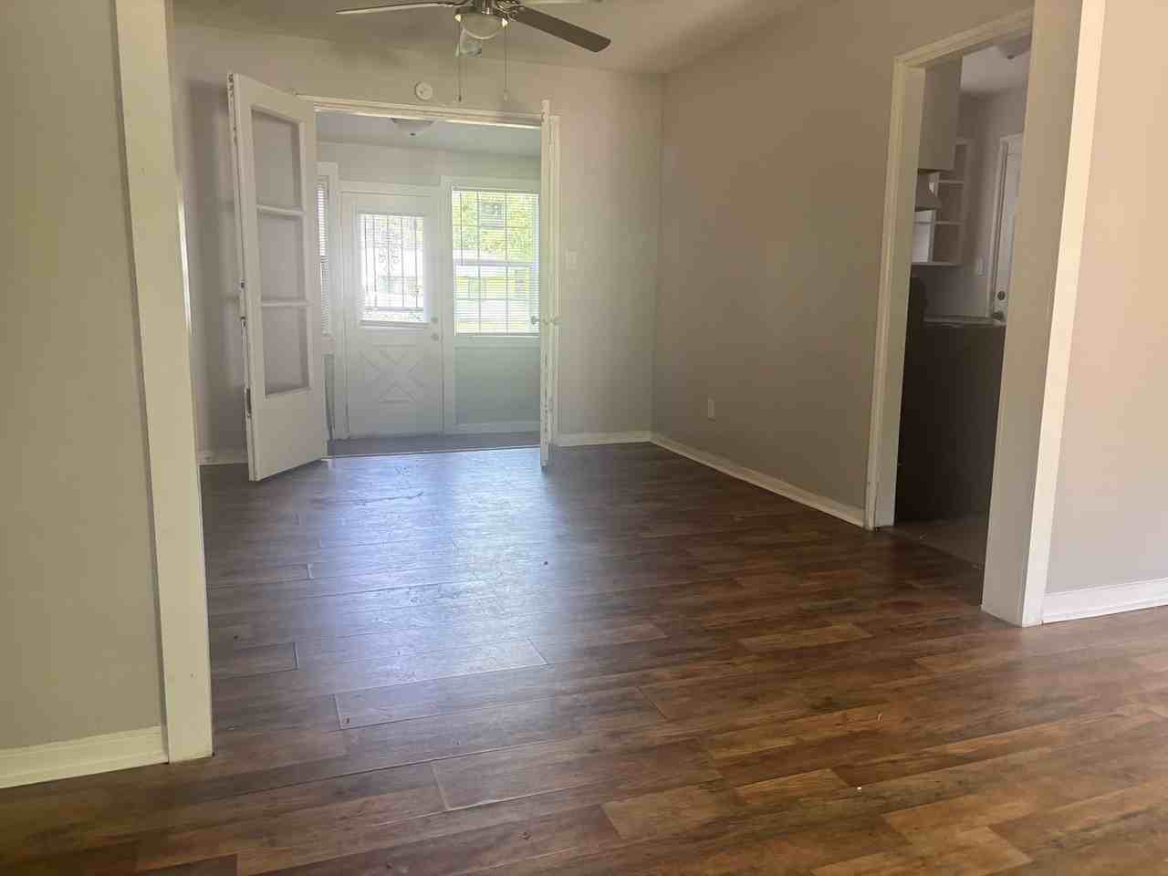 235 Broadmoor Dr - Photo 4 of 10