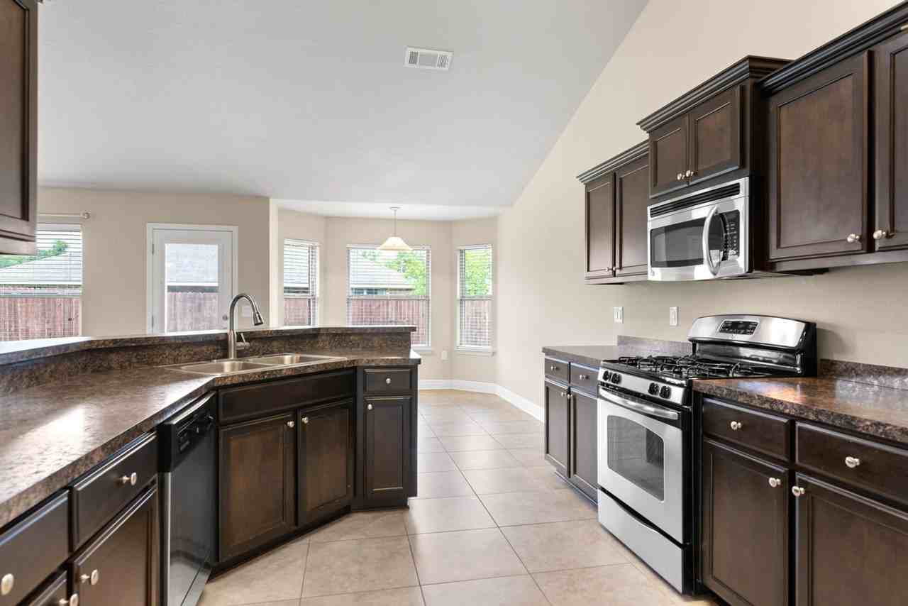 4599 Belvedere Cir - Photo 7 of 27