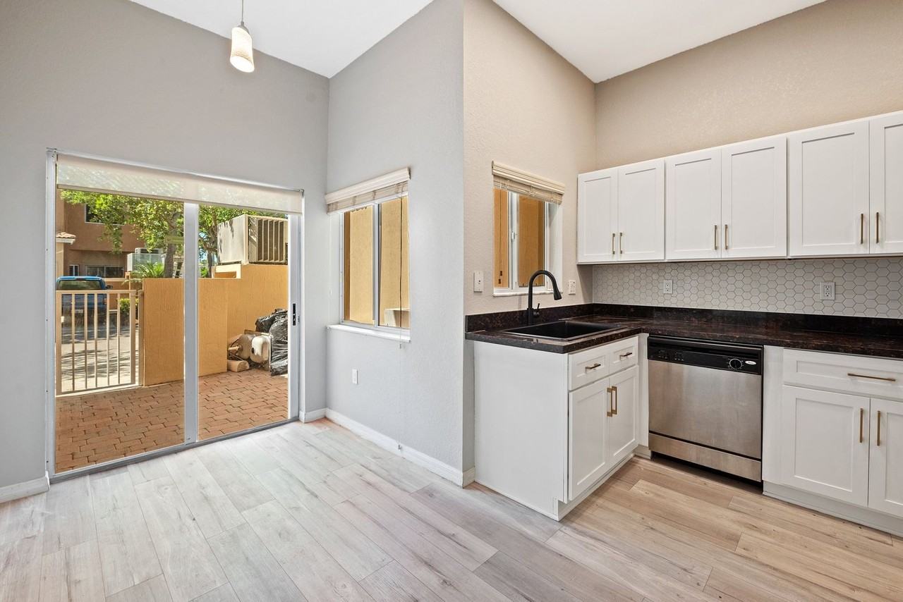 1609 Se 23rd Way - Photo 6 of 25