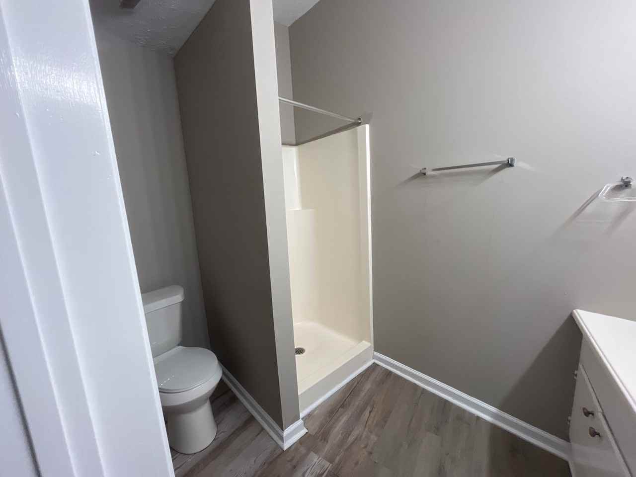 319 E Broadway St - Photo 7 of 13