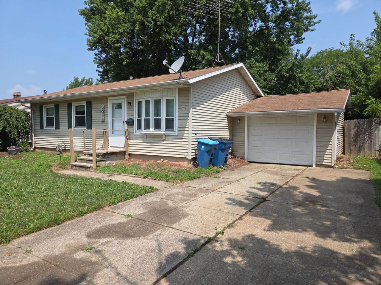 2401 Eastlawn St - Photo 3 of 32