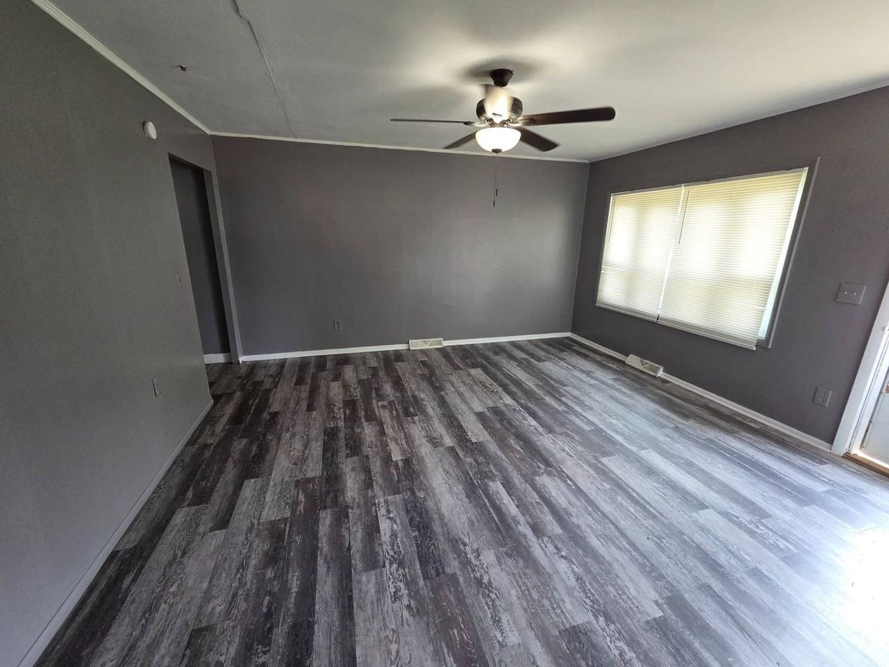 2401 Eastlawn St - Photo 4 of 32