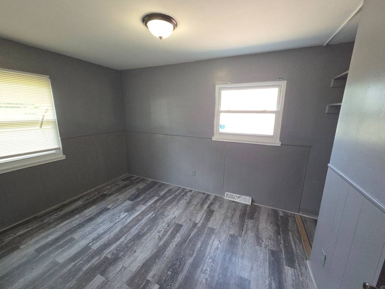 2401 Eastlawn St - Photo 5 of 32