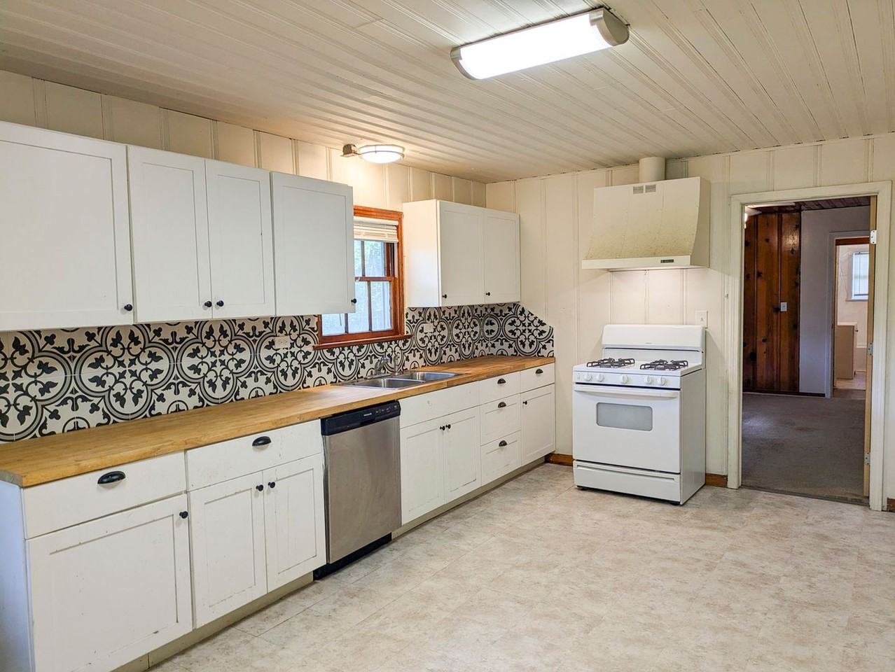 270 N Ann St - Photo 3 of 14