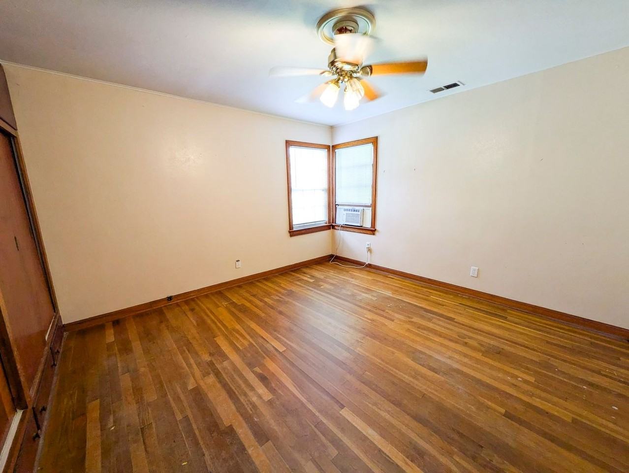 270 N Ann St - Photo 7 of 14