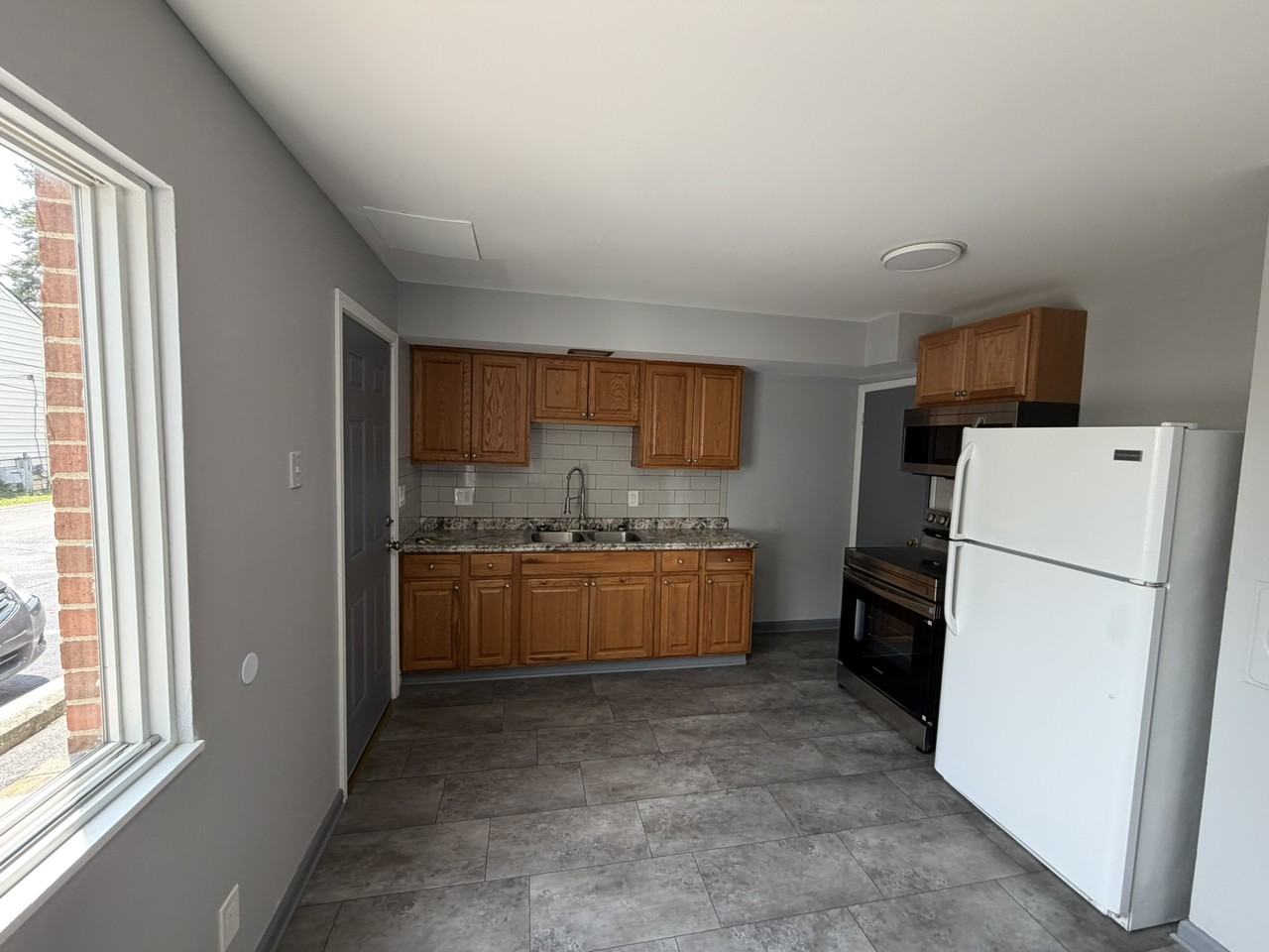 905 N Meadows Ct #C - Photo 2 of 38