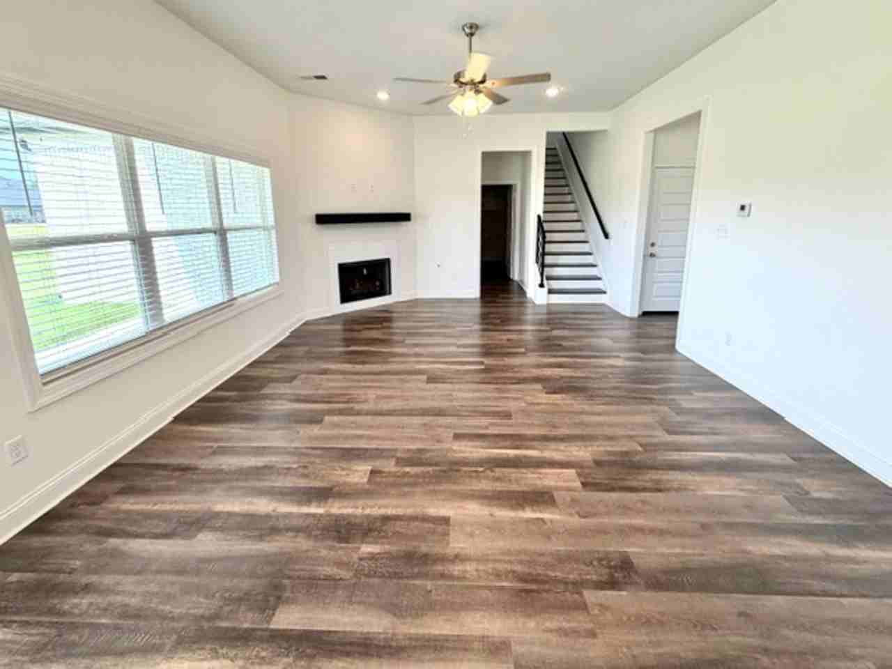 5298 Aylesbury Ln - Photo 2 of 13