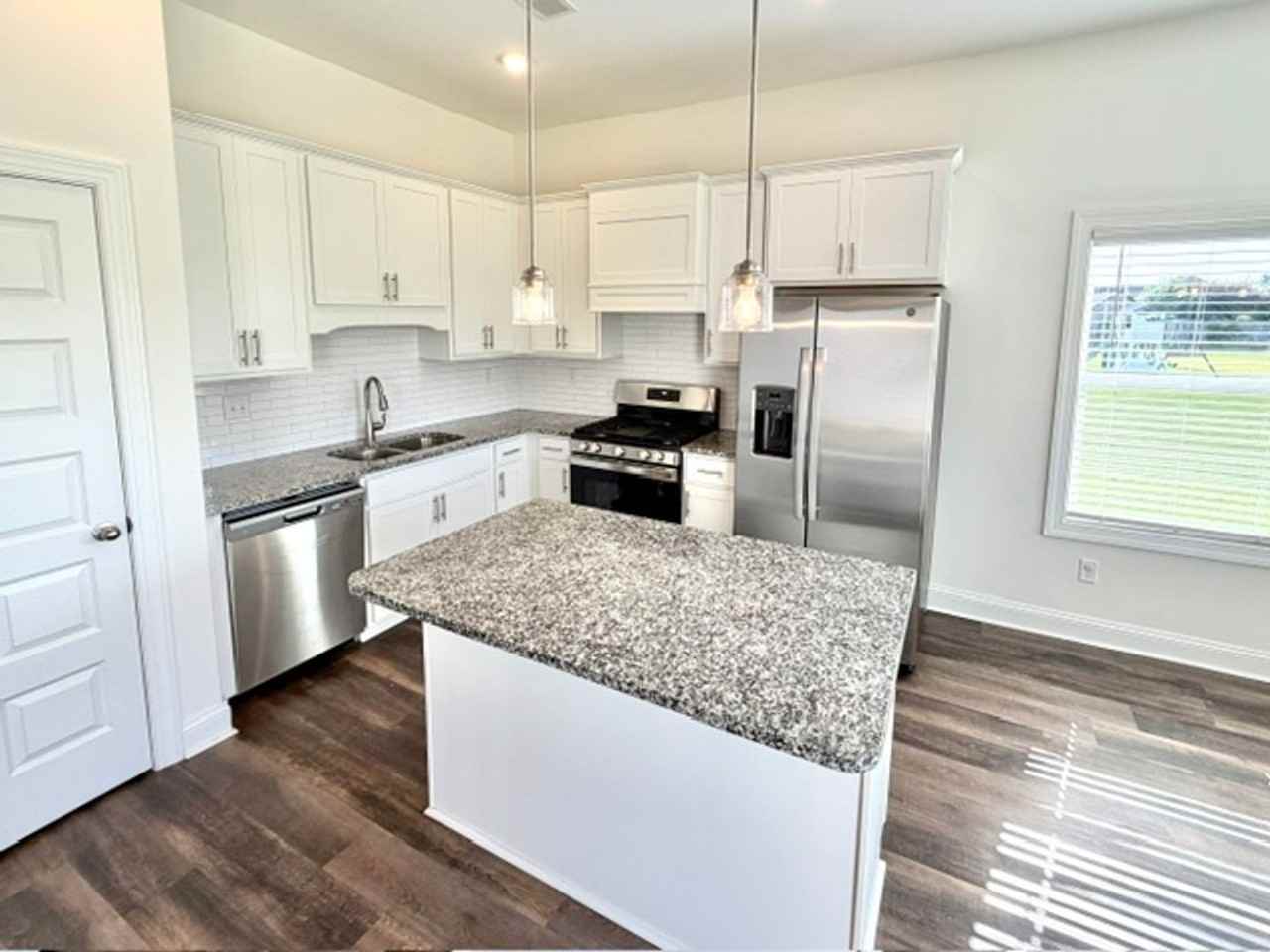 5298 Aylesbury Ln - Photo 5 of 13