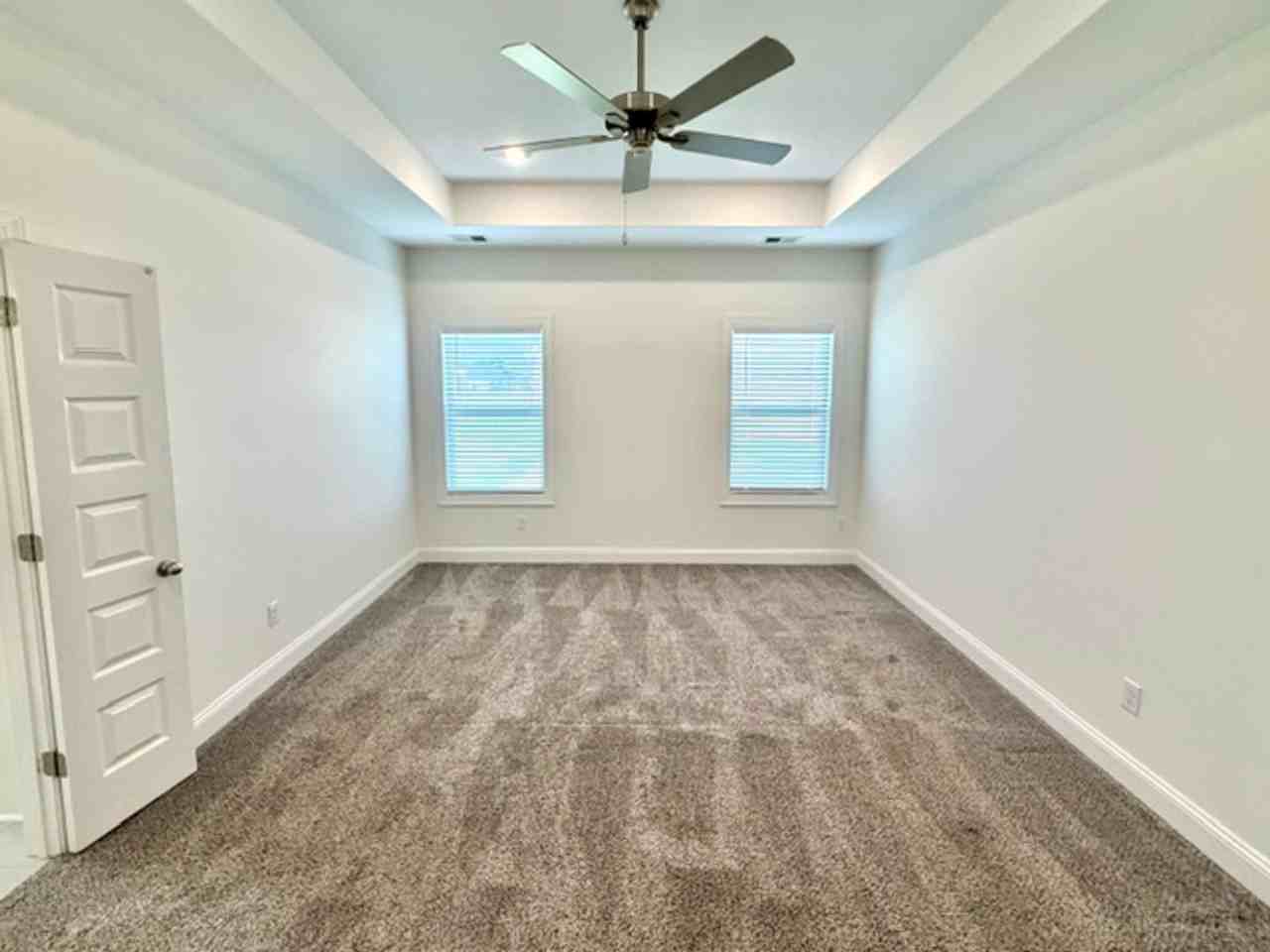 5298 Aylesbury Ln - Photo 6 of 13