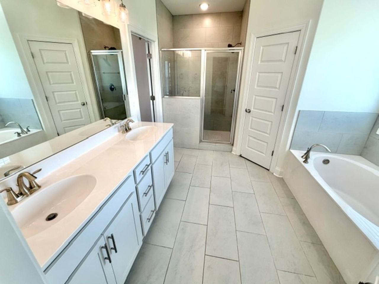 5298 Aylesbury Ln - Photo 7 of 13