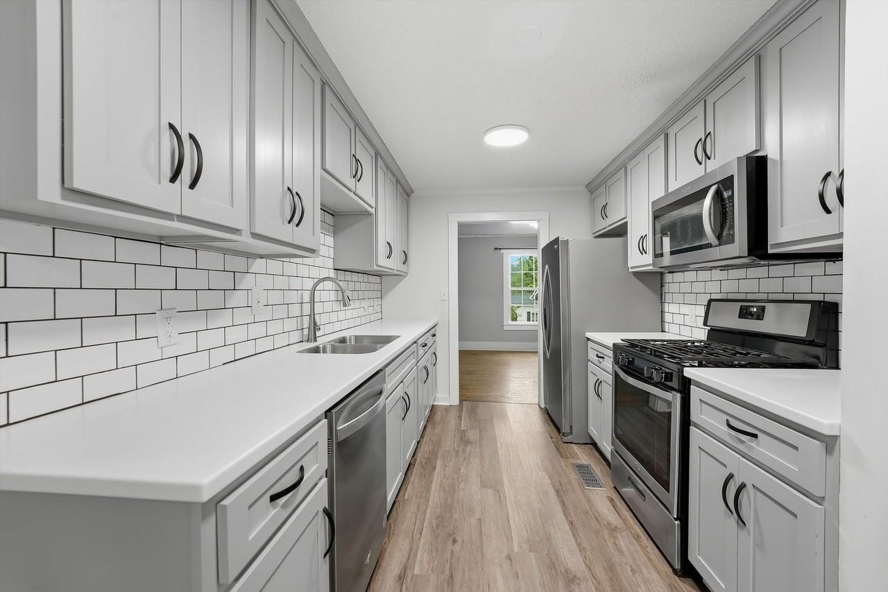 303 Blount St - Photo 5 of 16