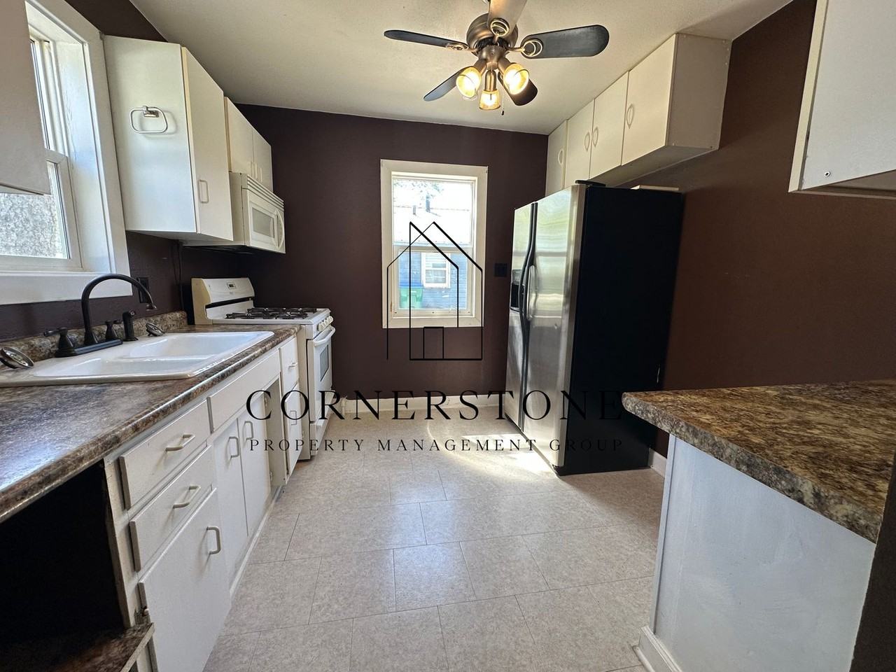 515 Pleasant St - Photo 3 of 9
